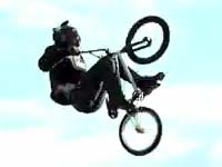 Le premier triple backflip en BMX !