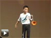 Un enfant taiwanais maîtrise parfaitement le diabolo ! Incroyable !